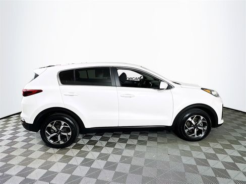 Used 2022 Kia Sportage LX image 8