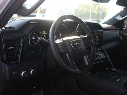 Used 2024 GMC Sierra 2500 AT4 w/ AT4 Premium Plus Package AWD/4WD image 17