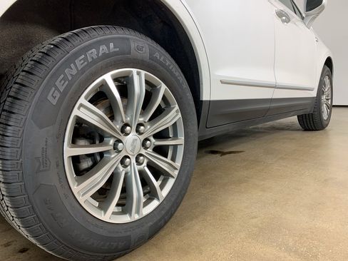 Used 2017 Cadillac XT5 Luxury w/ Advanced Security Package image 9