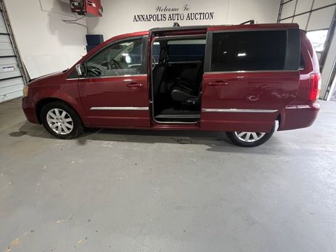 Used 2012 Chrysler Town & Country Touring-L w/ Entertainment Group #2 image 4