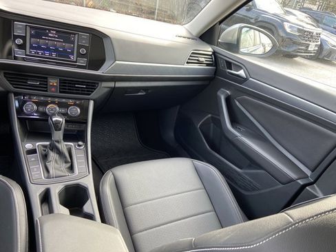 Used 2022 Volkswagen Jetta SE image 16