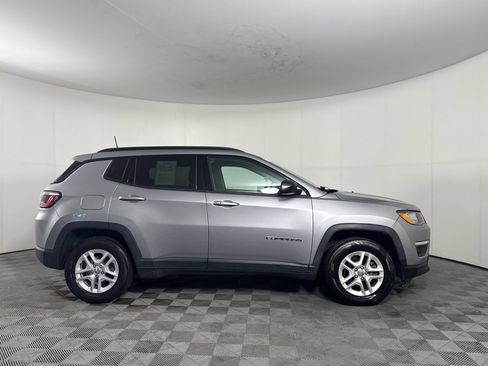 Used 2018 Jeep Compass Sport w/ Tech Group FWD image 8