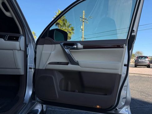 Used 2015 Lexus GX 460 image 34