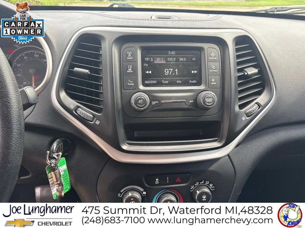 Used 2017 Jeep Cherokee Sport FWD image 14