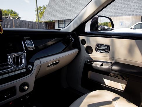 Used 2014 Rolls-Royce Ghost image 28