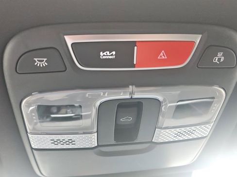 Used 2025 Kia Telluride AWD image 35