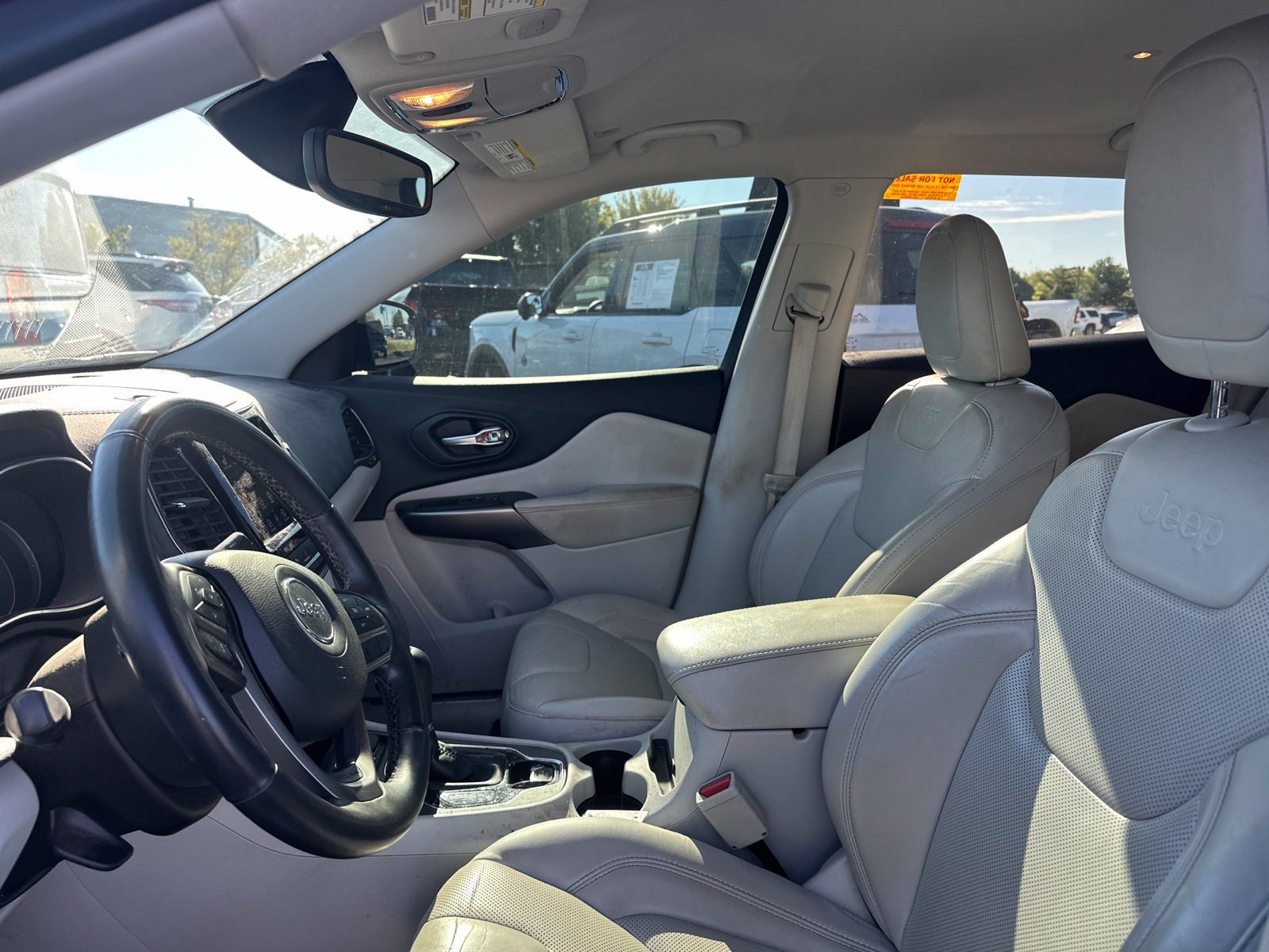 Used 2019 Jeep Cherokee Limited AWD/4WD image 9