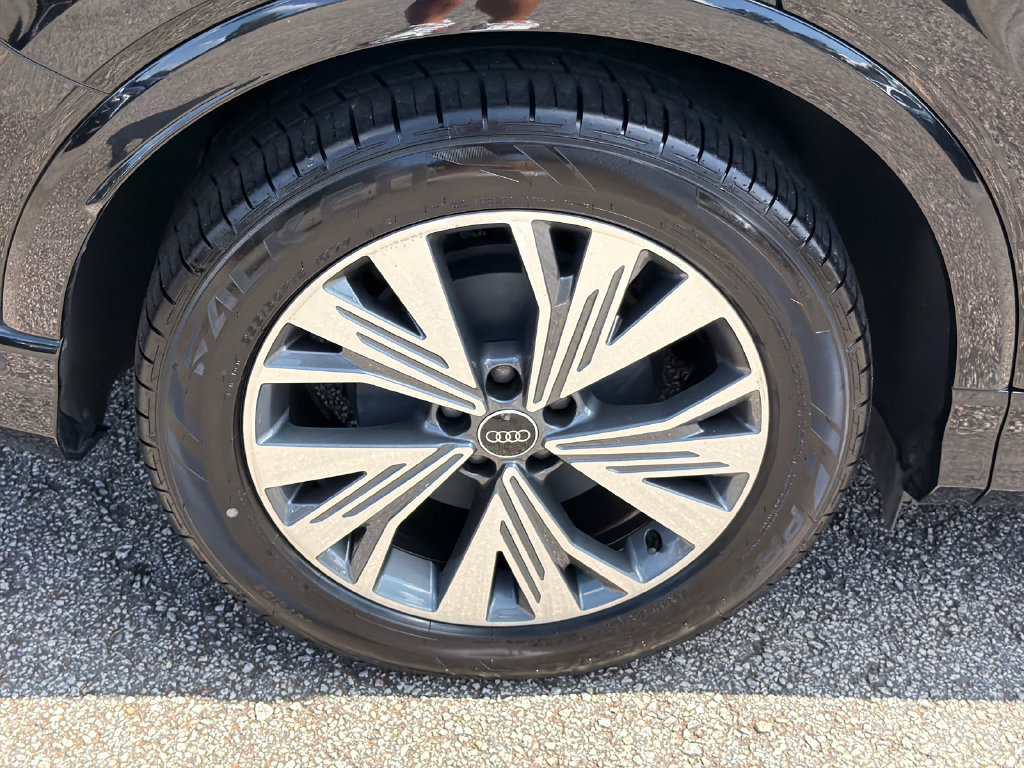 Used 2023 Audi Q4 e-tron Premium Plus RWD image 17