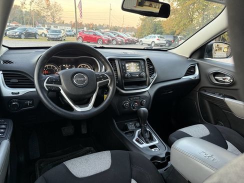 Used 2014 Jeep Cherokee Sport image 15