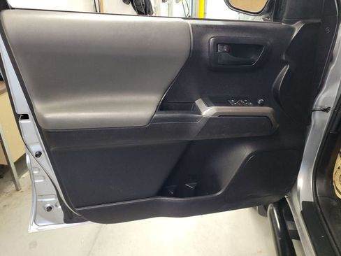 Used 2022 Toyota Tacoma SR5 image 16