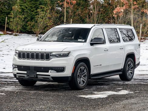 Used 2024 Jeep Wagoneer L Series II w/ Flexible Seating Group image 1