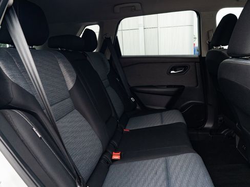 Used 2022 Nissan Rogue SV image 22