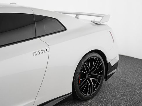 Used 2024 Nissan GT-R Premium w/ Premium Interior Package AWD/4WD image 46