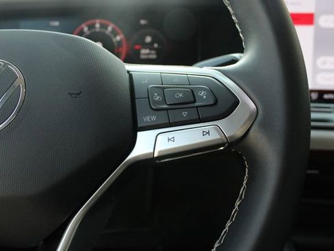 Used 2025 Volkswagen Tiguan SE FWD image 14