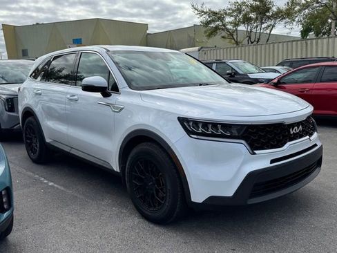 Certified 2022 Kia Sorento LX image 9