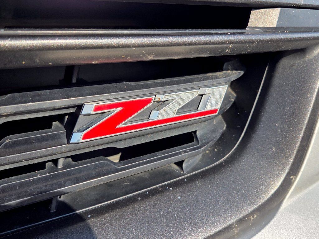 Used 2017 Chevrolet Colorado Z71 RWD image 2