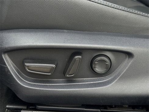 Used 2025 Toyota Camry SE image 28