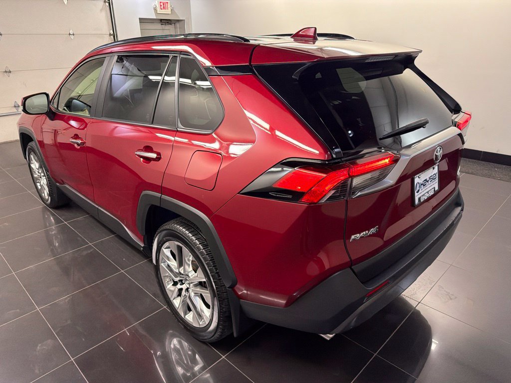 Used 2019 Toyota RAV4 Limited w/ Cold Weather Package AWD/4WD image 4