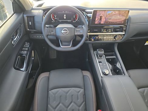 New 2026 Nissan Pathfinder Platinum AWD/4WD image 19