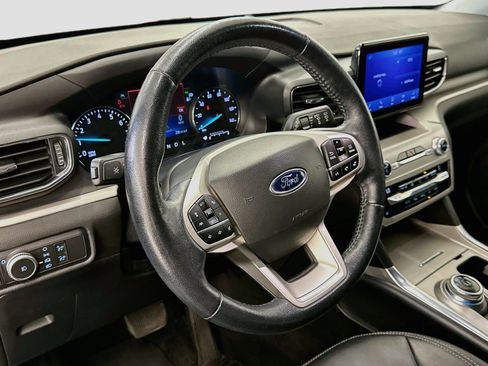 Used 2021 Ford Explorer XLT w/ Equipment Group 202A AWD/4WD image 18