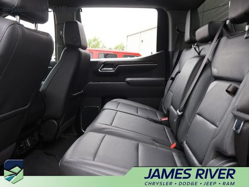 Used 2025 GMC Sierra 1500 SLT AWD/4WD image 17