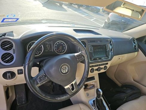 Used 2017 Volkswagen Tiguan S image 9