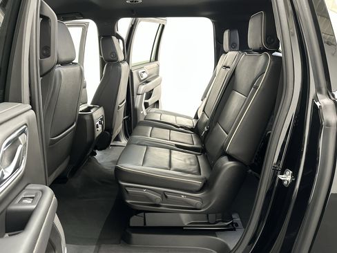 Used 2024 Chevrolet Suburban Premier image 25