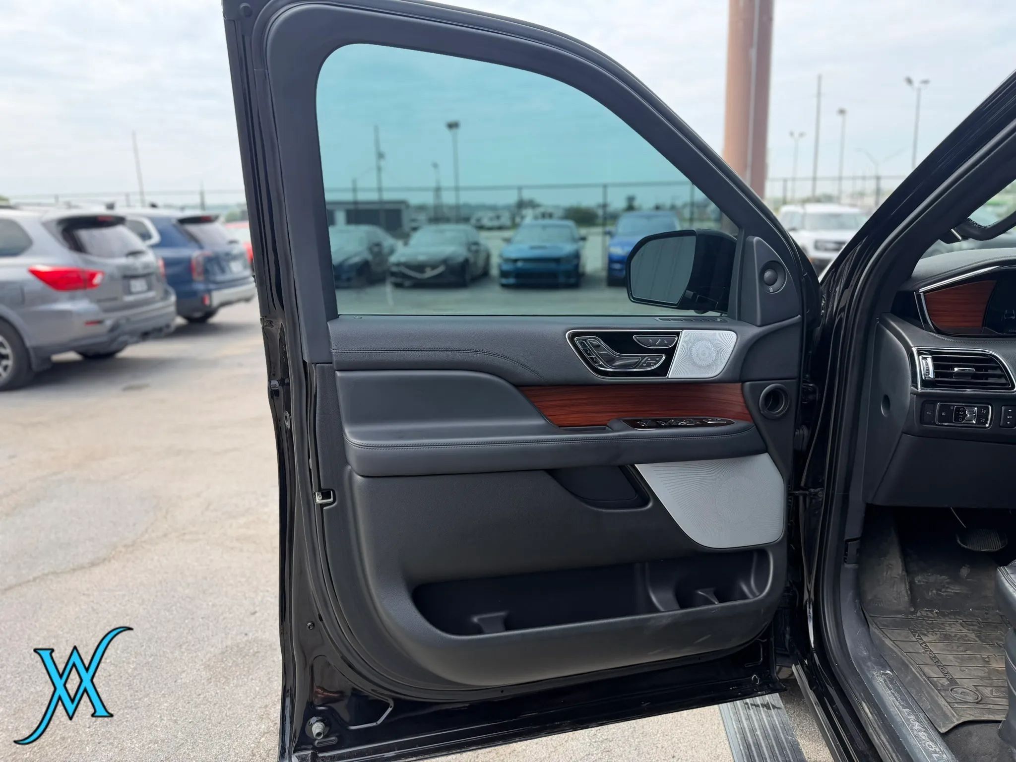 Used 2023 Lincoln Navigator Reserve AWD/4WD image 11