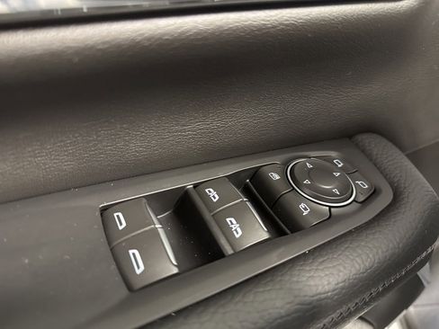 Used 2025 GMC Yukon XL Denali image 21