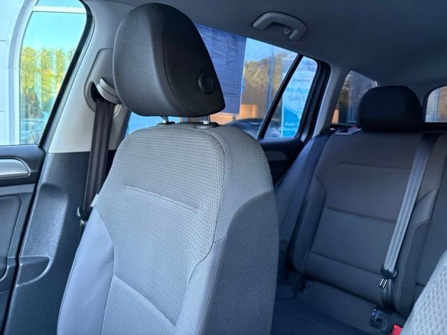 Used 2016 Volkswagen Golf S FWD image 22