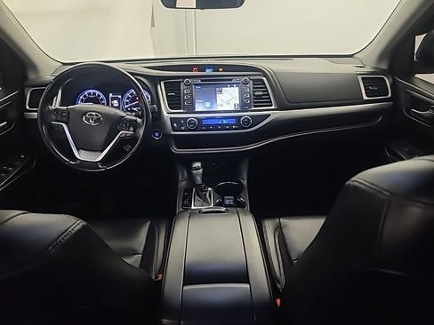 Used 2019 Toyota Highlander XLE image 22
