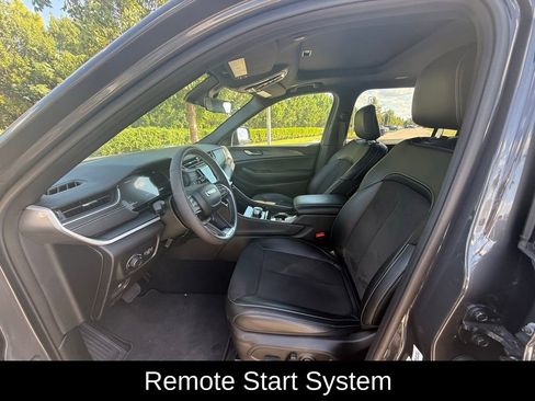 Certified 2025 Jeep Grand Cherokee L Altitude image 11