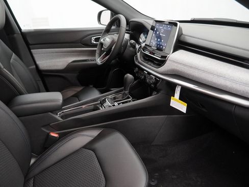 New 2026 Jeep Compass Latitude image 34