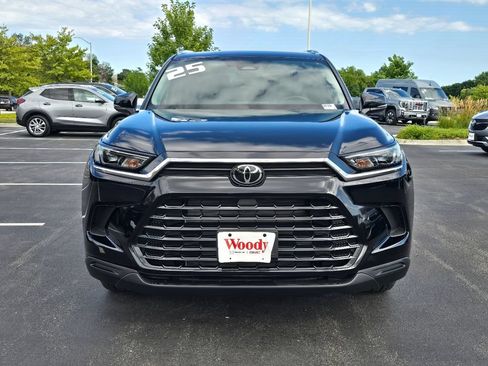 Used 2025 Toyota Grand Highlander AWD image 4