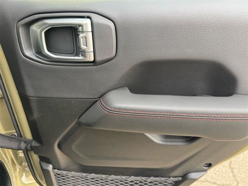 Used 2025 Jeep Wrangler Unlimited Rubicon image 20