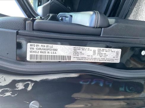 Used 2023 Jeep Grand Cherokee Laredo AWD/4WD image 32