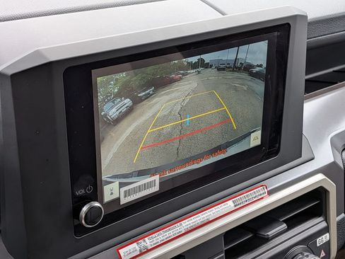 Used 2025 Toyota Tacoma SR5 AWD/4WD image 18