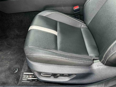 Used 2025 Toyota Camry SE image 14