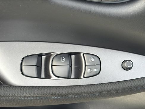 Used 2024 Nissan Leaf S image 16