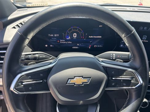 Used 2025 Chevrolet Traverse LT FWD image 17