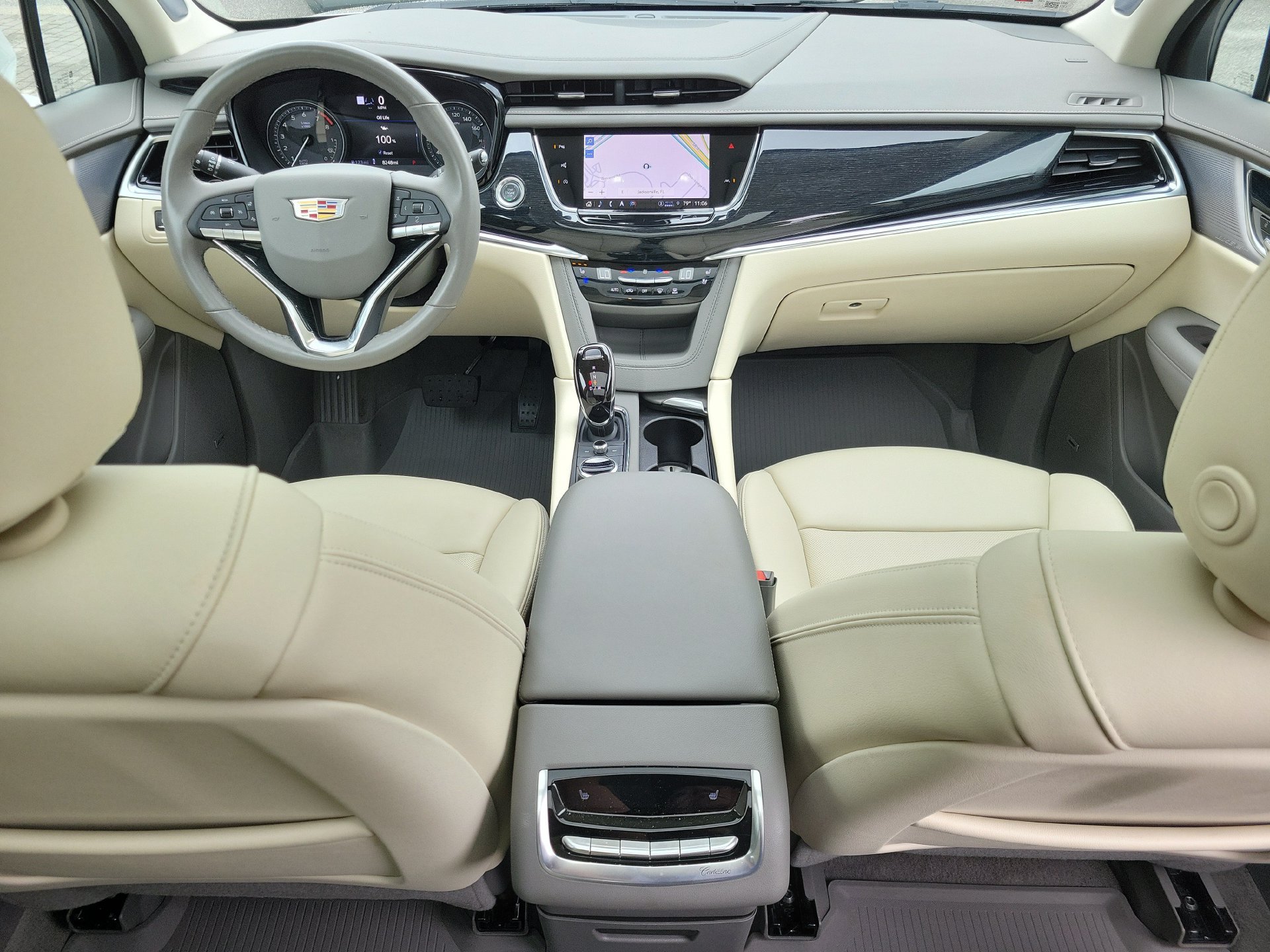 Used 2025 Cadillac XT6 Premium Luxury w/ Technology Package FWD image 4