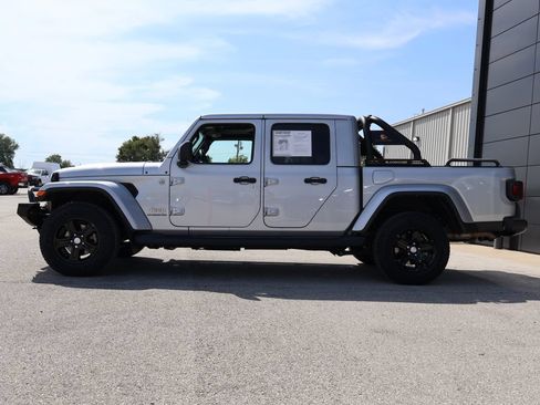 Used 2022 Jeep Gladiator Overland w/ Popular Equipment Package AWD/4WD image 2