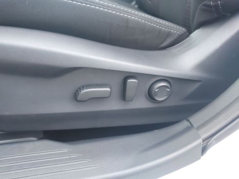 Used 2025 Subaru Outback Premium AWD/4WD image 24