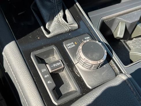 Used 2023 Toyota Tundra Limited AWD/4WD image 30