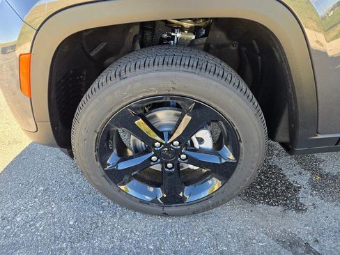 New 2025 Jeep Grand Cherokee Altitude image 30