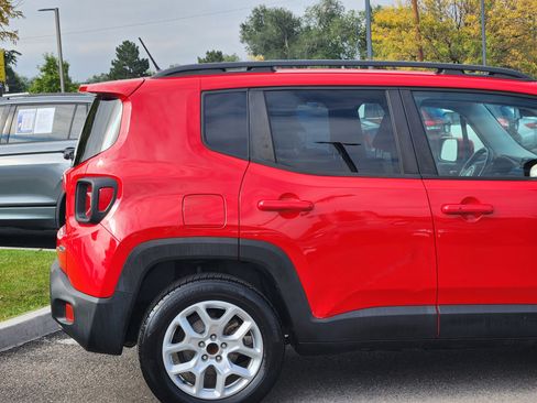Used 2016 Jeep Renegade Latitude image 6