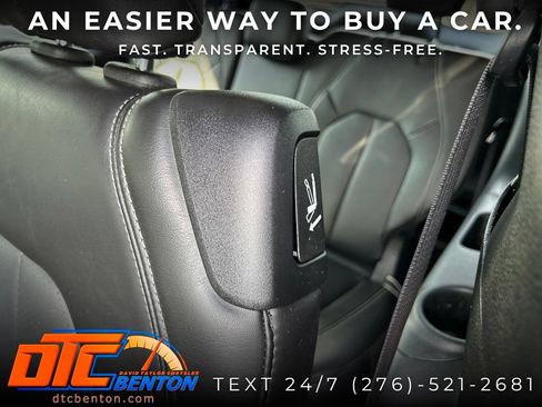 Used 2025 Chrysler Pacifica Select FWD image 26