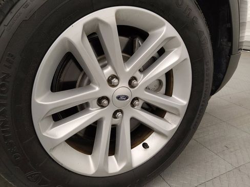 Used 2017 Ford Explorer XLT w/ Equipment Group 202A FWD image 31