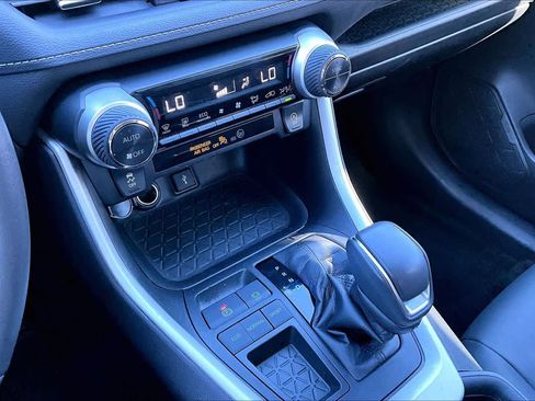 Used 2021 Toyota RAV4 XLE Premium image 36