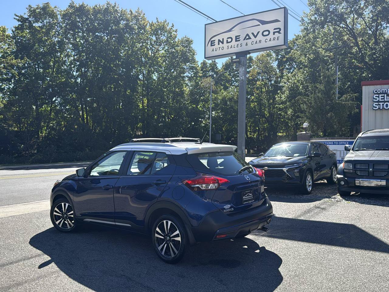 Used 2019 Nissan Kicks SR w/ SR Premium Package FWD image 5